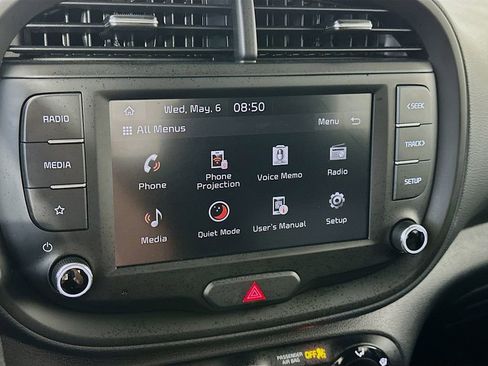 Used 2025 Kia Soul LX w/ LX Technology Package FWD image 19