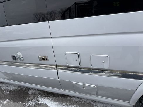 Used 2013 Mercedes-Benz Sprinter 3500 image 17