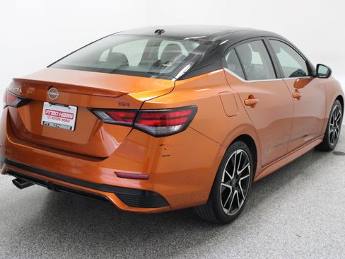 Used 2025 Nissan Sentra SR w/ SR Premium Package FWD image 7