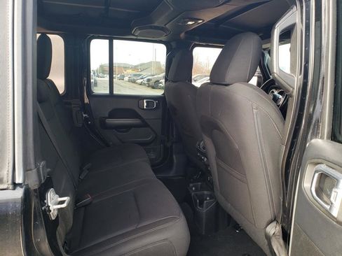 Used 2018 Jeep Wrangler Unlimited Sahara image 24