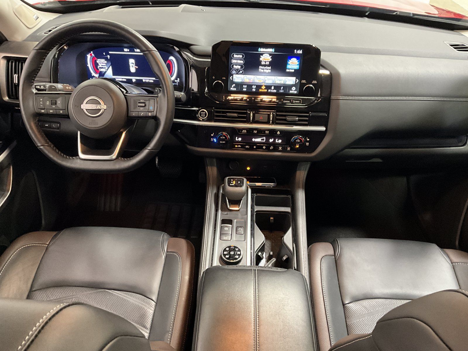 Used 2024 Nissan Pathfinder Platinum w/ Cargo Package AWD/4WD image 16