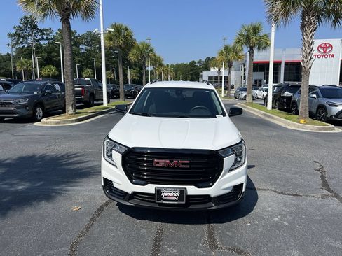 Used 2023 GMC Terrain SLE w/ Elevation Edition FWD image 3