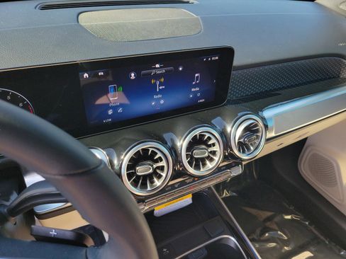 Certified 2025 Mercedes-Benz GLB 250 image 32