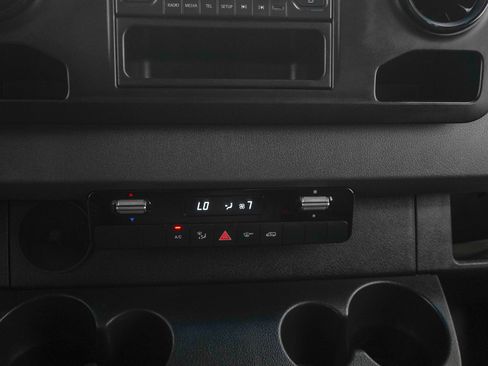 Used 2021 Mercedes-Benz Sprinter 2500 image 22
