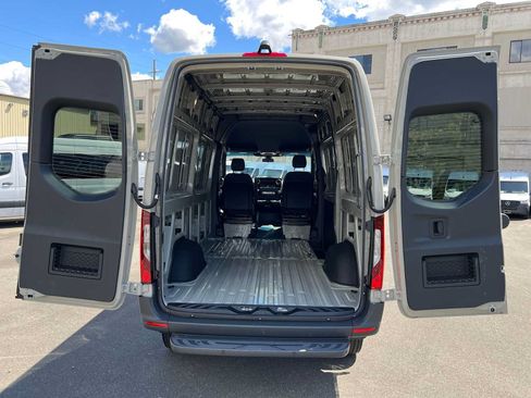 Used 2026 Mercedes-Benz Sprinter 2500 image 17