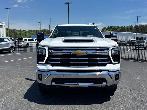 Used 2025 Chevrolet Silverado 2500 LTZ w/ LTZ Premium Package AWD/4WD image 3