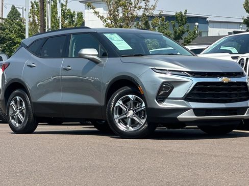 Used 2024 Chevrolet Blazer LT w/ Convenience Package AWD/4WD image 2