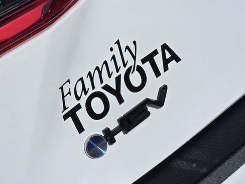 Used 2025 Toyota Camry XLE FWD image 8