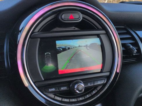 Used 2019 MINI Cooper 4-Door Hardtop w/ Signature Upholstery Package image 31