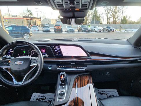 Used 2023 Cadillac Escalade ESV Premium Luxury image 39