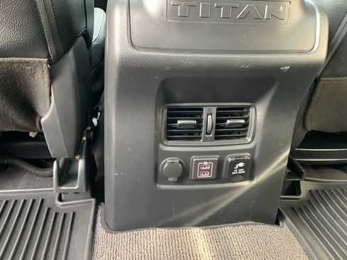 Used 2020 Nissan Titan SL w/ Moonroof Package image 21