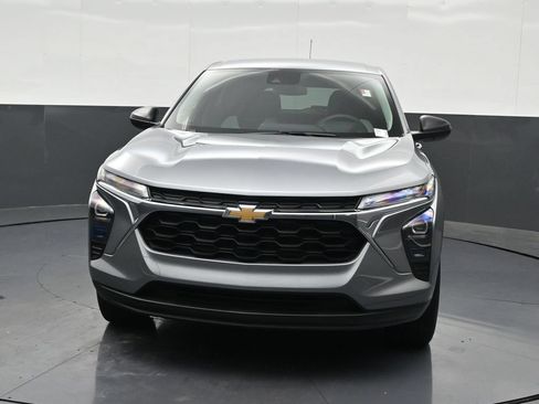 Used 2024 Chevrolet Trax LS w/ Driver Confidence Package FWD image 9