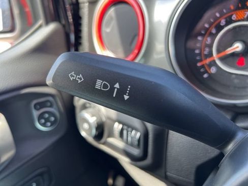 Used 2022 Jeep Wrangler Unlimited Sahara AWD/4WD image 19