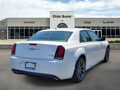 Used 2018 Chrysler 300 S RWD image 5