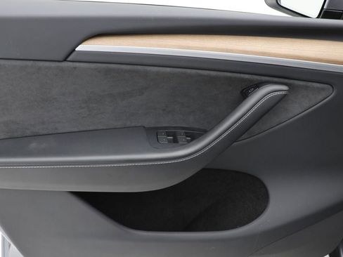 Used 2024 Tesla Model Y Performance image 15