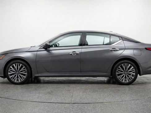 Used 2025 Nissan Altima 2.5 SV image 5