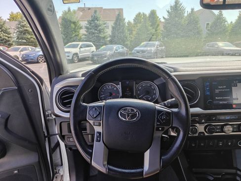 Used 2016 Toyota Tacoma Limited w/ Exterior Package AWD/4WD image 11