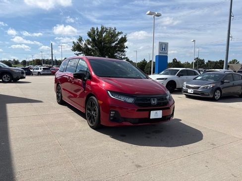 Used 2025 Honda Odyssey Sport-L image 3