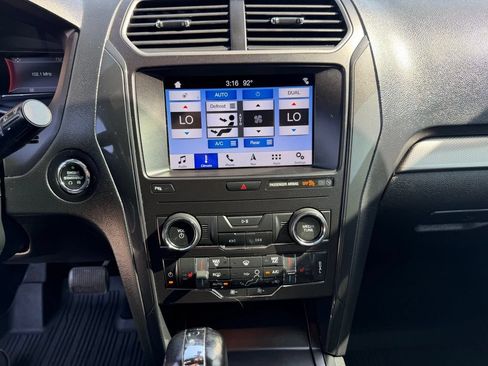 Used 2019 Ford Explorer XLT w/ Equipment Group 202A AWD/4WD image 17