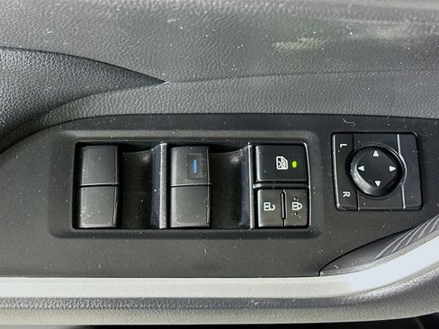 Used 2021 Toyota RAV4 XLE image 14