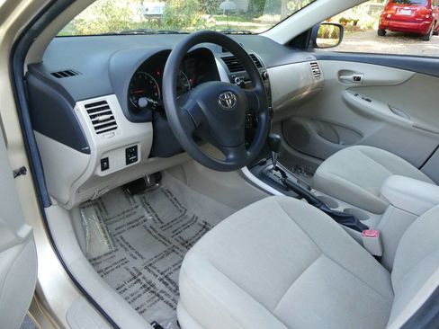 Used 2012 Toyota Corolla LE image 9