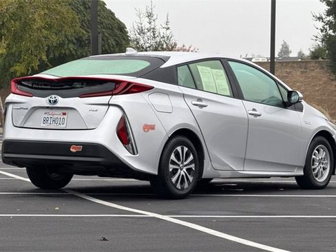 Used 2020 Toyota Prius Prime XLE image 5