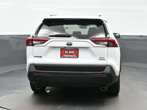 Used 2022 Toyota RAV4 XLE AWD/4WD image 5