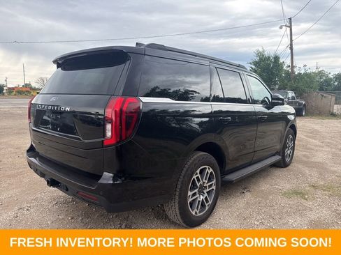 Used 2025 Ford Expedition Active AWD/4WD image 2