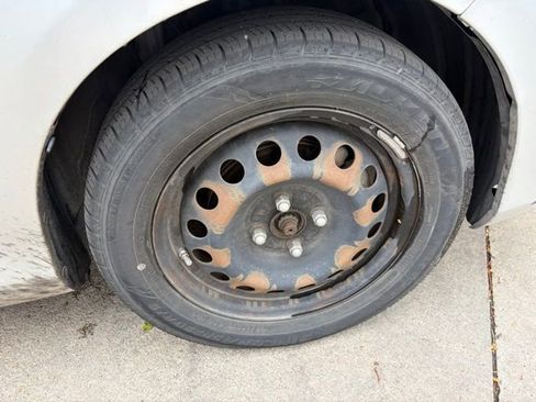 Used 2013 Toyota Yaris LE FWD image 15