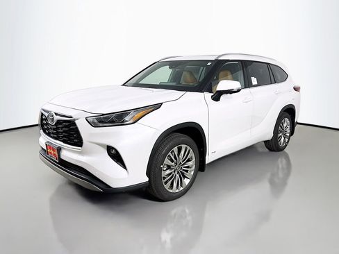 New 2026 Toyota Highlander Platinum AWD/4WD image 3