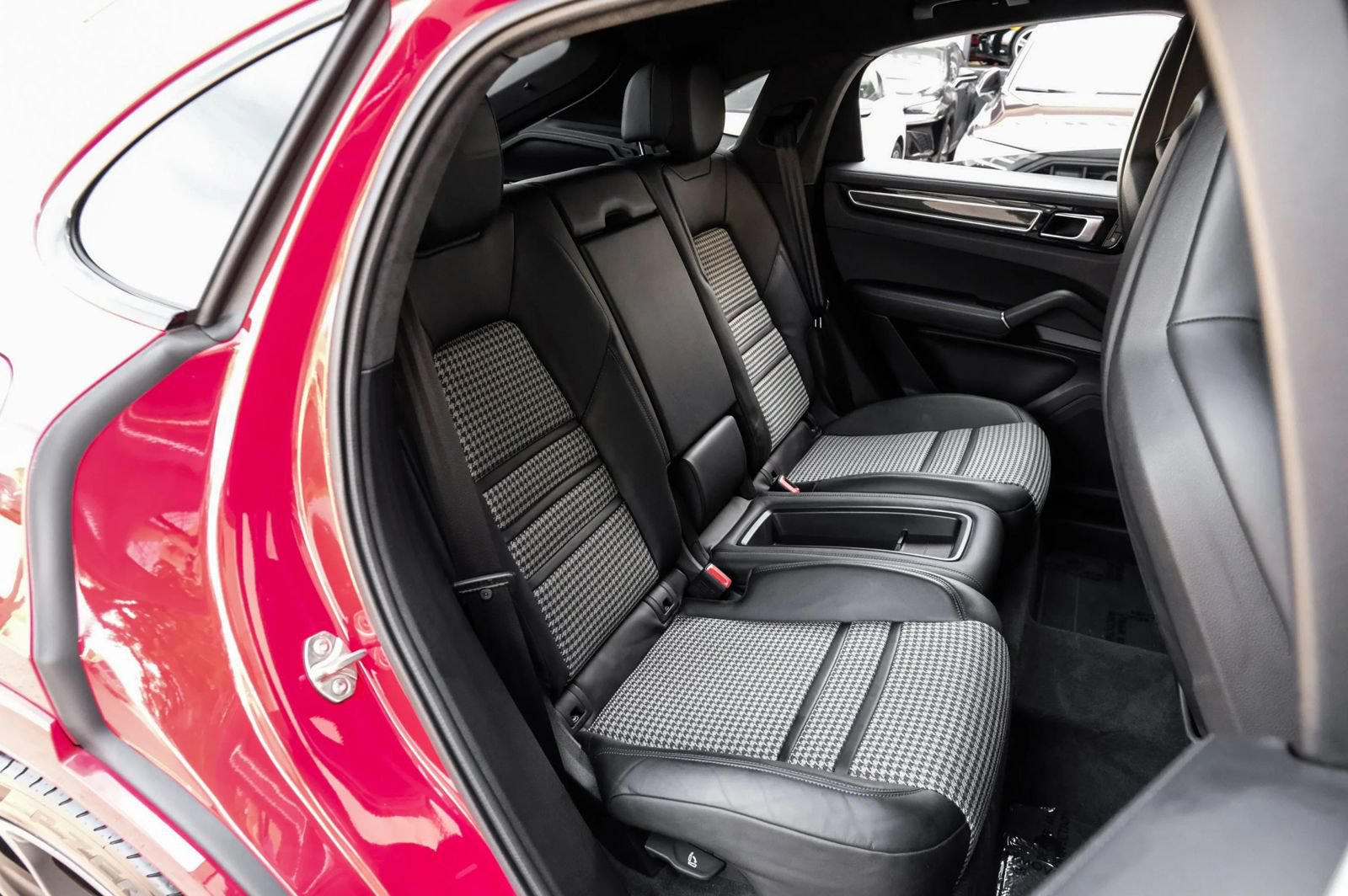 Used 2022 Porsche Cayenne GTS AWD/4WD image 39