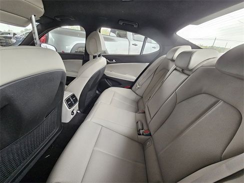 Used 2023 Genesis G70 2.0T image 3