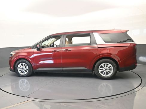 Used 2024 Kia Carnival LX FWD image 3