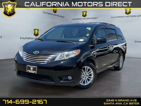 Used 2017 Toyota Sienna XLE w/ XLE Navigation Package FWD image 1