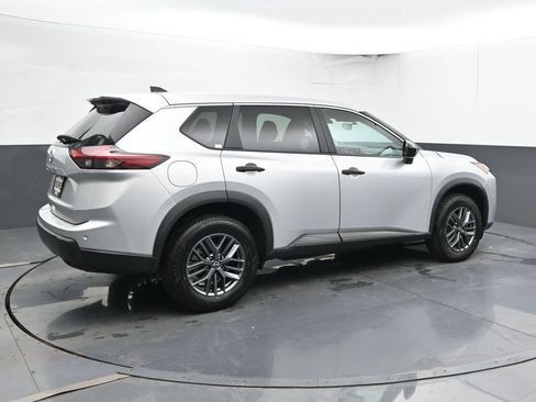 Used 2024 Nissan Rogue S FWD image 3
