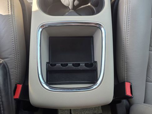 Used 2012 Dodge Grand Caravan Crew FWD image 19
