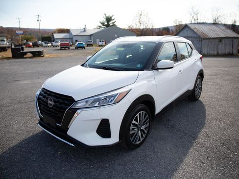 Used 2024 Nissan Kicks SV image 8