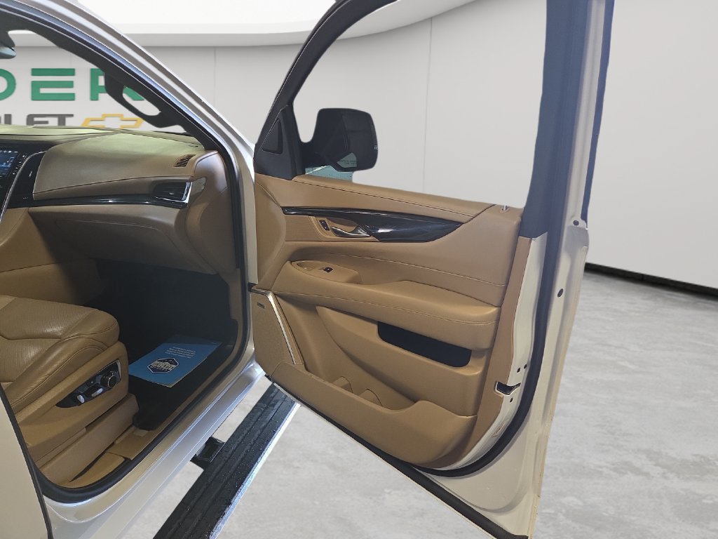 Used 2020 Cadillac Escalade Platinum AWD/4WD image 48