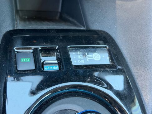 Certified 2019 Nissan Leaf SV w/ SV Technology Package image 20