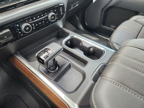 New 2026 Chevrolet Silverado 1500 High Country w/ High Country Premium Package AWD/4WD image 15