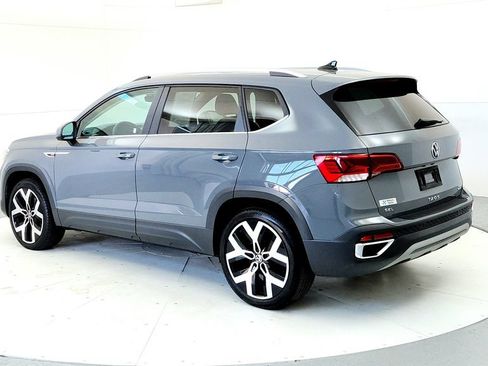 Used 2022 Volkswagen Taos SEL w/ Panoramic Sunroof Package AWD/4WD image 4
