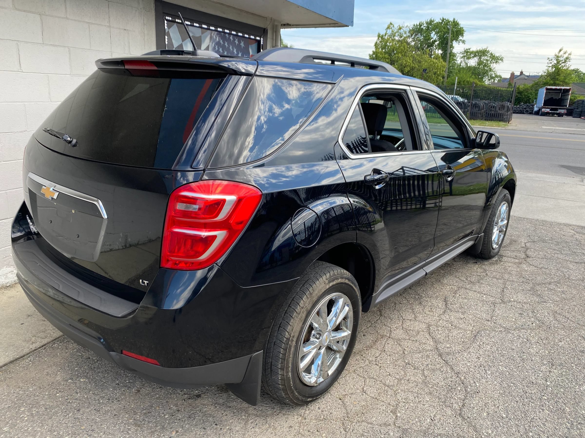 Used 2017 Chevrolet Equinox LT w/ True North Edition AWD/4WD image 8
