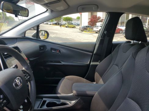 Used 2022 Toyota Prius LE image 17