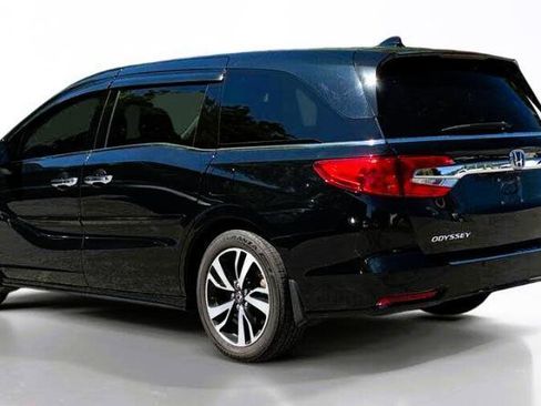 Used 2019 Honda Odyssey Elite image 3