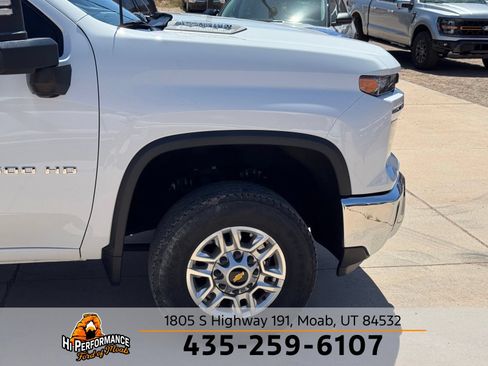 Used 2024 Chevrolet Silverado 2500 LT AWD/4WD image 4