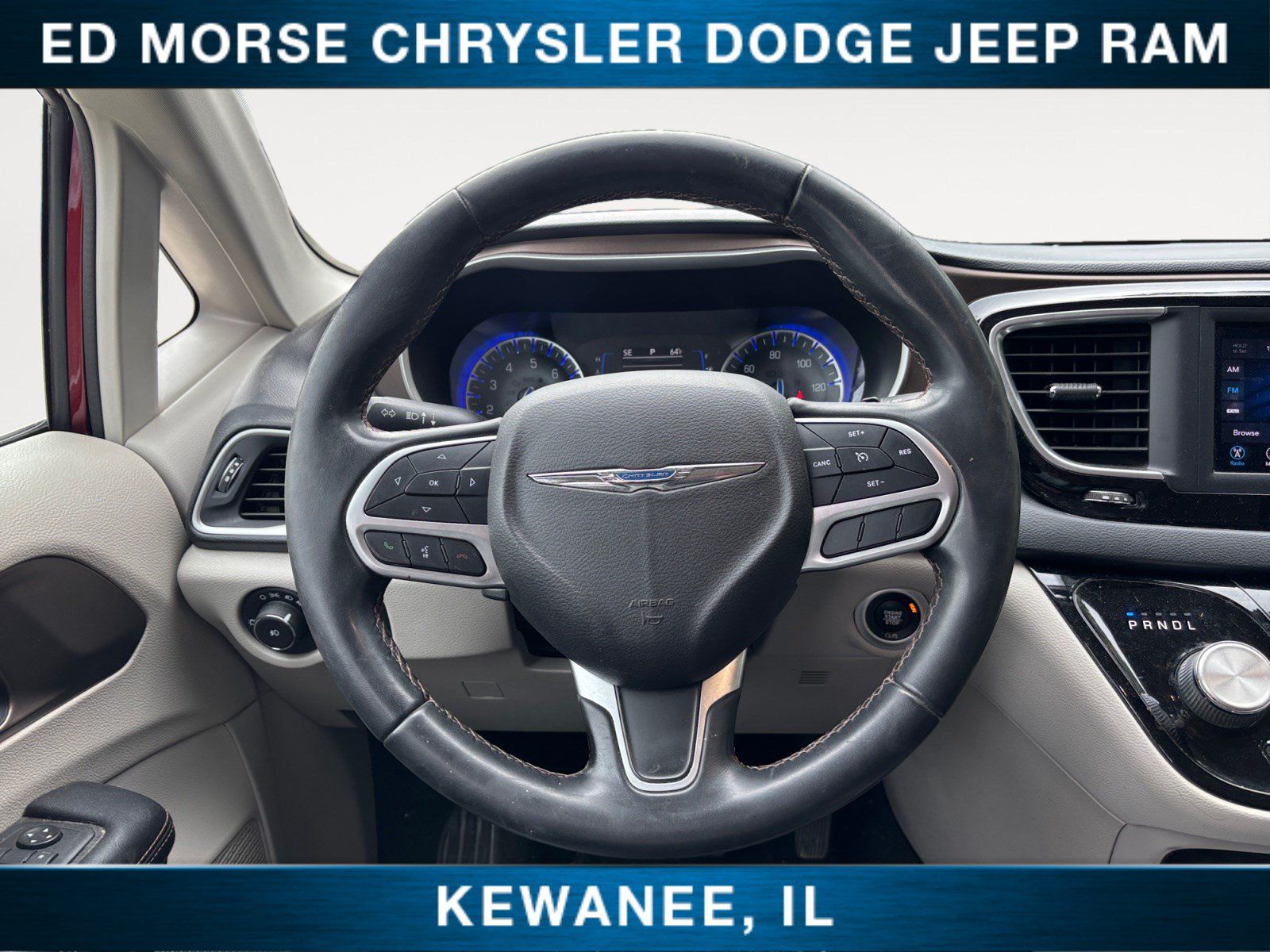 Used 2018 Chrysler Pacifica Touring-L FWD image 12