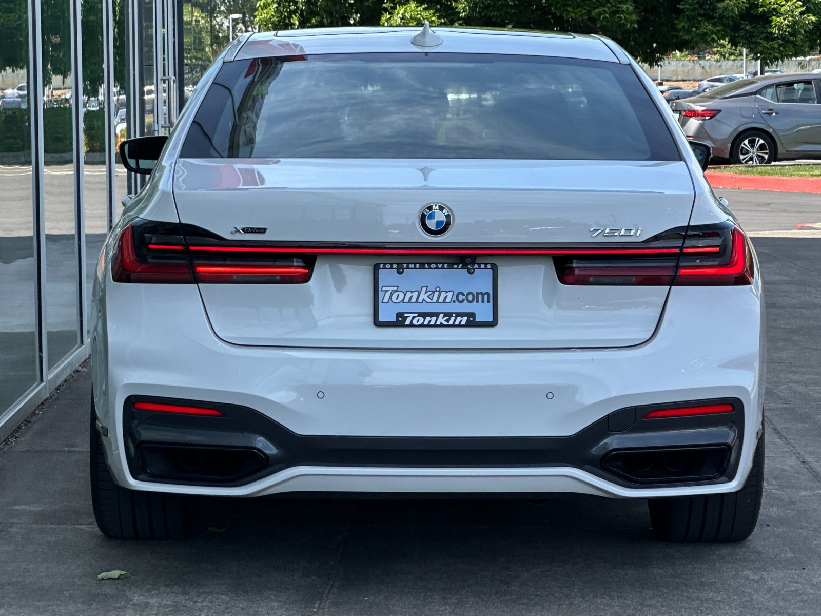 Used 2020 BMW 750i xDrive w/ M Sport Package AWD/4WD image 5