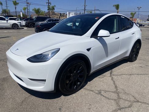 Used 2021 Tesla Model Y Long Range AWD/4WD image 2