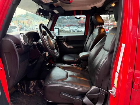 Used 2014 Jeep Wrangler Unlimited Sahara w/ Max Tow Package image 10