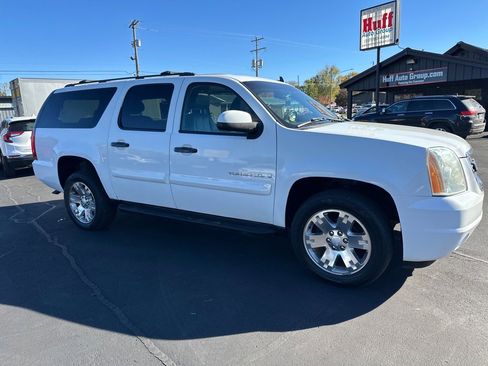 Used 2007 GMC Yukon XL SLT w/ SLT Preferred Equipment Group image 4